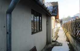 De vanzare 2 case in curte comuna, 320 mp, 500 mp teren, zona semicentrala!