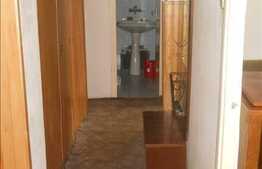 Apartament cu 4 camere, decomandat, 81,5 mp, bloc izolat termic, cu garaj
