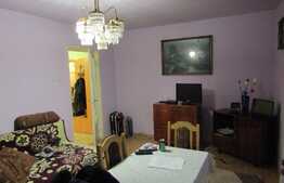 Apartament 2 camere, 53 mp, decomandat, boxa la subsol, zona strazii Bucuresti