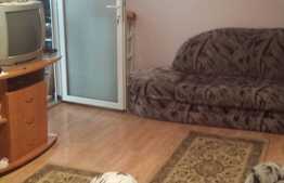 Vanzare apartament 3 camere, 72 mp, 2 garaje, boxa, zona strazii Parang