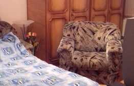 Vanzare apartament 3 camere, 72 mp, 2 garaje, boxa, zona strazii Parang