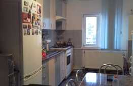 Vanzare apartament 3 camere, 72 mp, 2 garaje, boxa, zona strazii Parang