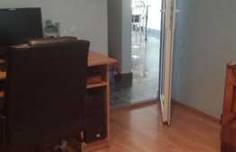 Vanzare apartament 3 camere, 72 mp, 2 garaje, boxa, zona strazii Parang