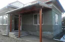 Casa individuala 133 mp, teren de 950 mp! Zona de case! Necesita renovare!