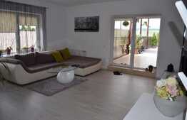 Vanzare apartament 2 camere, 56 mp, 2 parcari, terasa 60 mp, zona Vivo