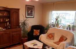 Vanzare apartament 4 camere, 90,4 mp, decomandat, zona strazii Bucuresti