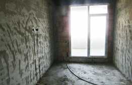 3 camere, 77,25 mp, terasa 32.16 mp, semifinisat, etaj intermediar