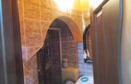 Casa 45 mp utili + pod mansardabil, 305 mp teren, 10 ml front, zona linistita!