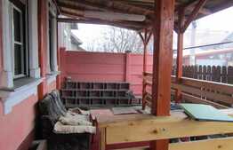 Casa 45 mp utili + pod mansardabil, 305 mp teren, 10 ml front, zona linistita!