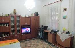 Casa 45 mp utili + pod mansardabil, 305 mp teren, 10 ml front, zona linistita!