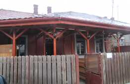 Casa 45 mp utili + pod mansardabil, 305 mp teren, 10 ml front, zona linistita!