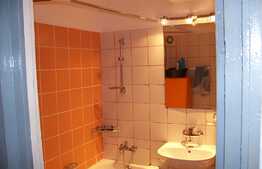 Apartament 3 camere, 65 mp, boxa la subsol, zona strazii Ion Mester