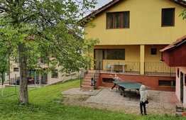 Casa individuala, 300 mp, curte de 400 mp, zona linistita! Locuri de parcare incluse