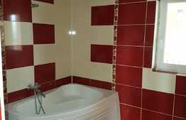 Casa individuala, 300 mp, curte de 400 mp, zona linistita! Locuri de parcare incluse