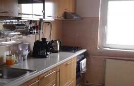 Apartament 3 camere, 67 mp, decomandat, garaj, boxa, zona Piata Cipariu