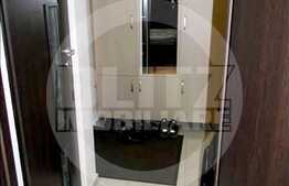 Apartament cu 3 camere de vanzare, decomandat, in imobil izolat