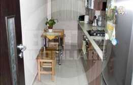 Apartament cu 3 camere de vanzare, decomandat, in imobil izolat