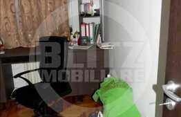 Apartament cu 3 camere de vanzare, decomandat, in imobil izolat