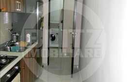 Apartament cu 3 camere de vanzare, decomandat, in imobil izolat