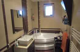 De vanzare apartament 3 camere, 56 mp! Terasa de 17 mp! Zona strazii Stejarului!