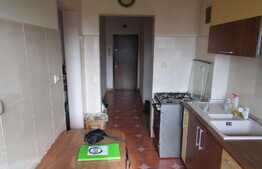 Apartament 3 camere, 69 mp, decomandat, 2 boxe la subsol, zona Hotel Royal