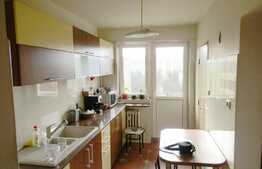 Apartament 3 camere, 69 mp, decomandat, 2 boxe la subsol, zona Hotel Royal