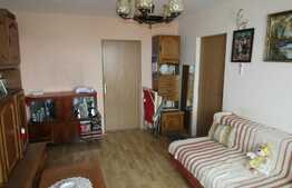 Apartament 3 camere, 69 mp, decomandat, 2 boxe la subsol, zona Hotel Royal