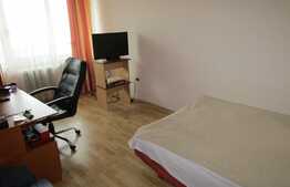 Apartament 3 camere, 69 mp, decomandat, 2 boxe la subsol, zona Hotel Royal