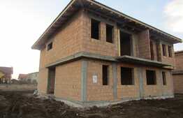 Duplex 4 camere, 115 mp, teren de 200 mp!