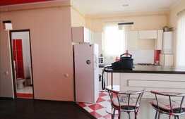 Apartament cu 3 camere, 60 mp, parcare, zona Complexului Nora