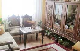 Apartament 4 camere, decomandat, etaj intermediar, zona Cipariu