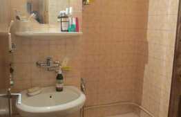 Apartament 4 camere, decomandat, etaj intermediar, zona Cipariu