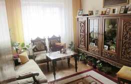 Apartament 4 camere, decomandat, etaj intermediar, zona Cipariu