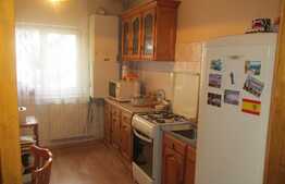 Apartament 4 camere, decomandat, etaj intermediar, zona Cipariu