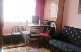 Apartament 4 camere, decomandat, etaj intermediar, zona Cipariu