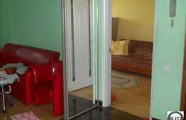 Vanzare apartament cu 4 camere, decomandat, bloc izolat termic, cu garaj