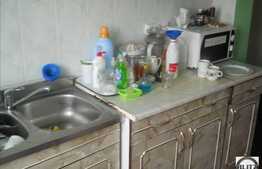 Vanzare apartament cu 4 camere, decomandat, bloc izolat termic, cu garaj