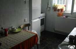 Vanzare apartament cu 4 camere, decomandat, bloc izolat termic, cu garaj