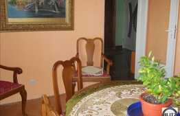 Vanzare apartament cu 4 camere, decomandat, bloc izolat termic, cu garaj