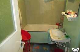 Apartament zona Piata Hermes, 2 camere semidecomandate, 53 mp. Bloc reabilitat