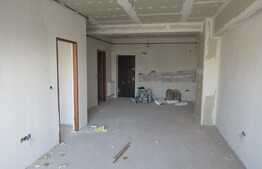 Apartament 2 camere, 48 mp, semifinisat, terasa, zona centrala!