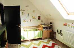 Apartament pe 2 nivele, 3 camere, 74 mp, decomandat, zona strazii Edgar Quinet