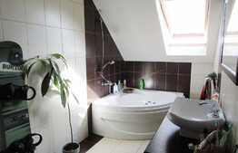 Apartament pe 2 nivele, 3 camere, 74 mp, decomandat, zona strazii Edgar Quinet