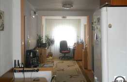 Apartament de vanzare cu 3 camere, decomandat, 70 mp, zona Billa