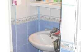 Apartament de vanzare cu 3 camere, decomandat, 70 mp, zona Billa