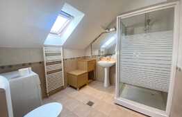 Apartament 2 camere, 67 mp in imobil tip casa, zona Piata Hermes