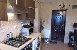 Apartament 2 camere, decomandat, 60 mp, parcare, zona Napolact