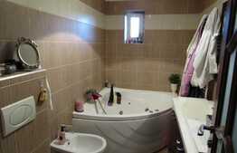 Apartament 2 camere, decomandat, 60 mp, parcare, zona Napolact