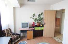 De vanzare apartament 4 camere, decomandat, boxa la subsol, 79 mp, zona Colina