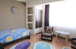 De vanzare apartament 4 camere, decomandat, boxa la subsol, 79 mp, zona Colina